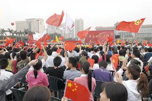 贝隆脚后跟太秀了！老男孩之间的配合行云流水！穆帅忍不住大笑！